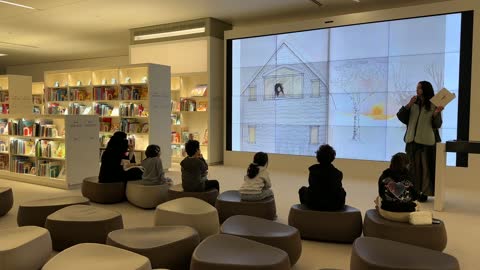 استخدم وسائل تقنية لتقديم نشاط تفاعلي فى مكتبة اثراء في مدينة الظهران بالمنطقة الشرقية في المملكة العربية السعودية، مركز الملك عبدالعزيز الثقافي العالمي،  منارة للثقافة والفكر،  معارض ومكتبات،  الفن الهندسي المعماري ، معلم ثقافي مشهور، السياحة في السعودية