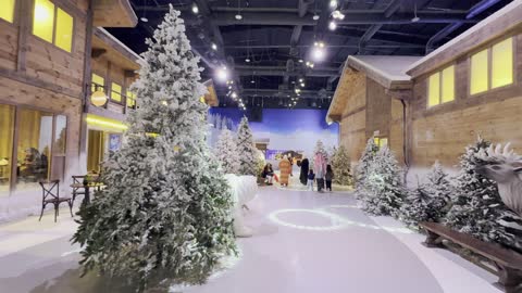 فعالية ترفيهية شتوية مستوحاة من أجواء منتجعات التزلج الأوروبية، تجربة كورشيفل فى منطقة بوليفارد وورلد بالرياض، المملكة العربية السعودية يوم 25 من نوفمبر 2025،  ديكور ثلجي ومشهد جبلي ، مطاعم ومقاهي بطابع شتوي، أنشطة تفاعلية ممتعه، أجواء فاخرة تجمع الترفيه والاستجمام.