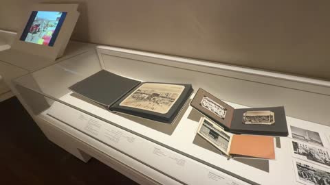 معروضات تاريخية فى متحف البحر الأحمر بمدينة جدة، المملكة العربية السعودية، يوم 6 من ديسمبر 2025 ، خرائط تفاعلية تحكي قصة البحر الأحمر، تراث بحري وصناعات تقليدية، معلم ثقافي ومعرفي يوثق تاريخ الملاحة والبيئة البحرية، تجربة تعليمية وسياحية، وجهة ثقافية تعكس هوية جدة الساحلية.