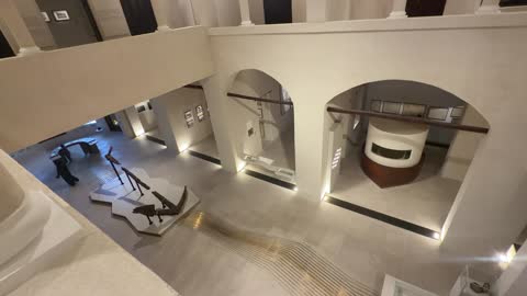 معروضات تاريخية فى متحف البحر الأحمر بمدينة جدة، المملكة العربية السعودية، يوم 6 من ديسمبر 2025 ، خرائط تفاعلية تحكي قصة البحر الأحمر، تراث بحري وصناعات تقليدية، معلم ثقافي ومعرفي يوثق تاريخ الملاحة والبيئة البحرية، تجربة تعليمية وسياحية، وجهة ثقافية تعكس هوية جدة الساحلية.