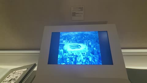 تقديم تجربة ثقافية سياحية للزوار عبر شاشات العرض الالكترونية فى متحف البحر الأحمر بمدينة جدة، المملكة العربية السعودية، يوم 6 من ديسمبر 2025 ، خرائط تفاعلية تحكي قصة البحر الأحمر، تراث بحري وصناعات تقليدية، معلم ثقافي ومعرفي يوثق تاريخ الملاحة والبيئة البحرية، وجهة ثقافية تعكس هوية جدة الساحلية.