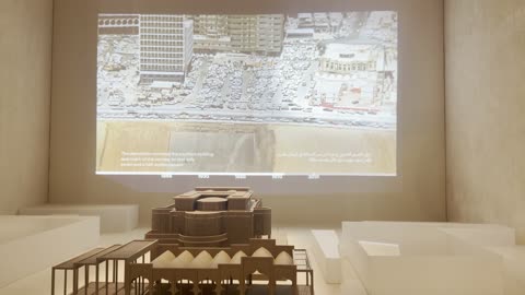 تقديم تجربة ثقافية سياحية للزوار عبر شاشات العرض الالكترونية فى متحف البحر الأحمر بمدينة جدة، المملكة العربية السعودية، يوم 6 من ديسمبر 2025 ، خرائط تفاعلية تحكي قصة البحر الأحمر، تراث بحري وصناعات تقليدية، معلم ثقافي ومعرفي يوثق تاريخ الملاحة والبيئة البحرية، وجهة ثقافية تعكس هوية جدة الساحلية.