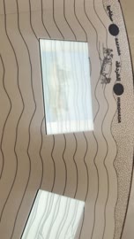 شاشات عرض تفاعلية تحاكي تاريخ الملاحة والبيئة البحرية فى متحف البحر الأحمر بمدينة جدة، المملكة العربية السعودية، يوم 6 من ديسمبر 2025 ، خرائط تفاعلية تحكي قصة البحر الأحمر، تراث بحري وصناعات تقليدية، معلم ثقافي ومعرفي ، وجهة ثقافية تعكس هوية جدة الساحلية.