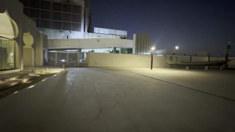 بقايا آثار حجرية فى ميناء باب البنط الحقيقي في مدينة جدة التاريخية ، المملكة العربية السعودية، تم تجديده وعرف باسم " متحف البحر الاحمر " حديثاً  يوم 6 من ديسمبر 2025 ،  معلم بحري تاريخي على ساحل البحر الأحمر، أحد أقدم موانئ جدة، حركة التجارة واستقبال الحجاج قديماً ، التراث البحري والتاريخ الاقتصادي للمدينة.