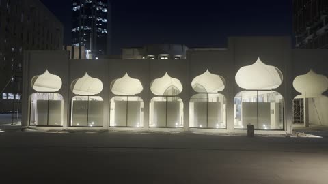 التصميم الخارجي للمتحف فى ميناء باب البنط الحقيقي في مدينة جدة التاريخية ، المملكة العربية السعودية، تم تجديده وعرف باسم " متحف البحر الاحمر " حديثاً  يوم 6 من ديسمبر 2025 ،  معلم بحري تاريخي على ساحل البحر الأحمر، أحد أقدم موانئ جدة، حركة التجارة واستقبال الحجاج قديماً ، التراث البحري والتاريخ الاقتصادي للمدينة.