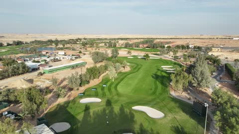 واحة ترفيهية واجتماعية ، النادي الدولي للجولف في الرياض لتعزيز السياحة الرياضية في المملكة العربية السعودية، وجود المساحات الخضراء، وجهة رائدة لرياضة الجولف في عام 2026، تصوير درون لملاعب عالمية وتستضيف بطولات دولية