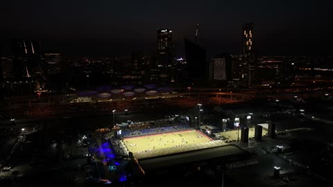 سلسلة دولية تجمع أفضل رياضيي الفروسية في العالم، منافسة قوية بين نخبة الفرسان العالميين، مدرجات للجمهور وهياكل خيام، بطولة لونجين العالمية لقفز الحواجز  أقيمت في الرياض في المملكة العربية السعودية،  الجولة الأخيرة والختامية للموسم