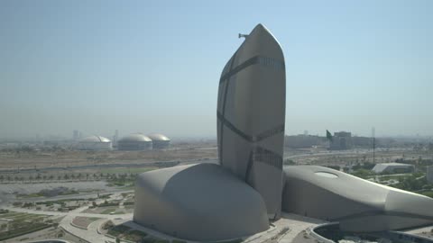 مركز الملك عبد العزيز الثقافي العالمي (إثراء) في مدينة الظهران بالمملكة العربية السعودية، تصوير درون جوي  لمبنى المركز،  الفن الهندسي المعماري، جمال مبنى مركز الملك عبد العزيز، معالم ثقافية، السياحة في السعودية