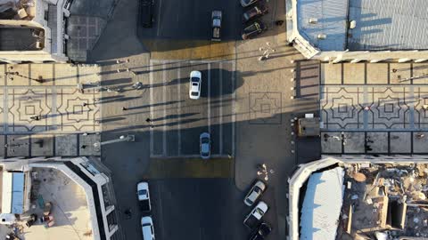 The public market in Tabuk, Saudi Arabia, captures the traffic flow in the streets of the area, with a variety of shops and reasonable prices. The market combines authenticity and heritage, providing everything a visitor needs, along with services and facilities such as restrooms and parking spaces.