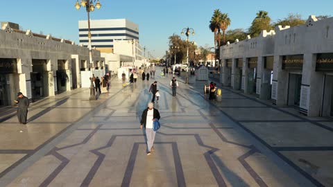 A walkway in the middle of the market, with services and facilities for restrooms and parking. The market combines authenticity and heritage, showcasing the public market in Tabuk, Saudi Arabia. It features a variety of shops and reasonable prices, providing everything a visitor needs.