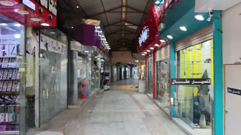 بضائع وسلع متنوعى تخدم الاحتياج، يجمع السوق بين الأصالة والتراث، تصوير السوق العام بتبوك في المملكة العربية السعودية، تنوع متاجر وأسعار مناسبة، توفر كل ما يحتاجه الزائر، تتوفر خدمات ومرافق دورات المياه ومواقف السيارات