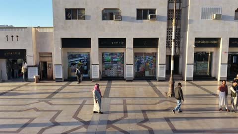 The fragrance of the past and the movement of modern trade, services and facilities for restrooms and parking are available, the market combines authenticity and heritage, depicting the public market in Tabuk, Saudi Arabia, a variety of shops and reasonable prices, providing everything the visitor needs.