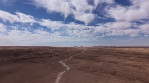 المعالم والأماكن السياحية الطبيعية المشهورة في المملكة العربية السعودية، سلسلة جبال طويق في نجد، حافة نهاية العالم الجبلية في مدينة الرياض، التكوينات والتشكيلات الصخرية والمناظر الطبيعية في المناطق الصحراوية