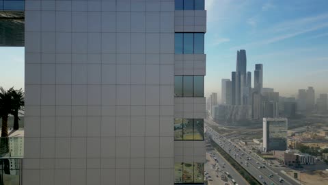 معلم ومكان مشهور في المملكة العربية السعودية، الأبراج المالية والاقتصادية والمنشآت التجارية، الفن الهندسي المعماري للمباني وناطحات السحاب على الطراز الحديث، التطور العمراني والتقدم الحضاري، تصوير درون للمركز المالي في الرياض