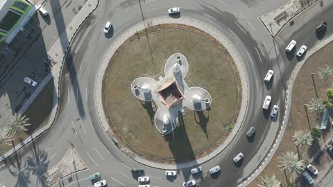 رمز الضيافة والترحيب الحائلي الأصيل، تصميم فني على شكل الدلال والمباخر، تصوير درون لدوار الدلال في حائل، إبراز تراث المنطقة