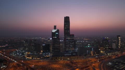 مركز الملك عبد الله المالي (كافد)، الفن الهندسي المعماري للأبراج وناطحات السحاب، أبراج مالية ومنشآت اقتصادية في مدينة الرياض، النمو والتطور العمراني لمعالم الرياض المشهورة