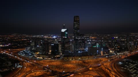 مركز الملك عبد الله المالي (كافد)، الفن الهندسي المعماري للأبراج وناطحات السحاب، أبراج مالية ومنشآت اقتصادية في مدينة الرياض، النمو والتطور العمراني لمعالم الرياض المشهورة