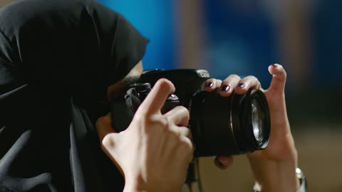 Mastering the art of photography, a professional Arab Gulf Saudi photographer captures artistic shots using a professional camera.