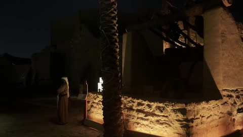 أسوار الدرعية القديمة الطينية, احتفالات ومهرجانات في الرياض في المملكة العربية السعودية, مطل ومنتزه البجيري المضاء في حي الطريف في الليل، اماكن سياحيه ترفيهيه اثريه مشهوره, اماكن ومعالم سياحيه تراثية , أسوار قصر سلوى في الدرعية القديمة