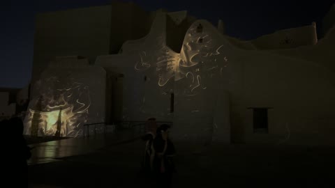 أسوار الدرعية القديمة الطينية, احتفالات ومهرجانات في الرياض في المملكة العربية السعودية, مطل ومنتزه البجيري المضاء في حي الطريف في الليل، اماكن سياحيه ترفيهيه اثريه مشهوره, اماكن ومعالم سياحيه تراثية , أسوار قصر سلوى في الدرعية القديمة