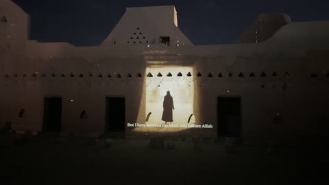 اماكن سياحيه ترفيهيه اثريه مشهوره, أسوار الدرعية القديمة الطينية, اماكن ومعالم سياحيه تراثية , أسوار قصر سلوى في الدرعية القديمة, احتفالات ومهرجانات في الرياض في المملكة العربية السعودية, مطل ومنتزه البجيري المضاء في حي الطريف في الليل