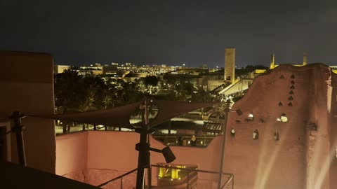 أسوار الدرعية القديمة الطينية, احتفالات ومهرجانات في الرياض في المملكة العربية السعودية, مطل ومنتزه البجيري المضاء في حي الطريف في الليل، اماكن سياحيه ترفيهيه اثريه مشهوره, اماكن ومعالم سياحيه تراثية , أسوار قصر سلوى في الدرعية القديمة