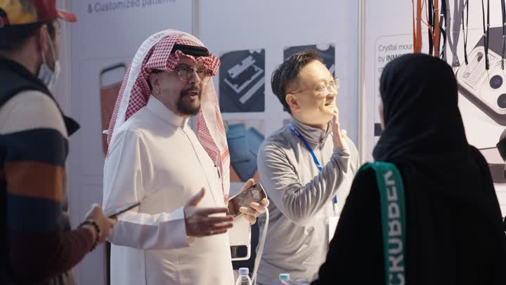 منصة دعم التجارة بين الصين والسوق السعودي, تعزيز التعاون التجاري بالرياض يوم ٢٢ من ديسمبرفى المملكة السعودية ، نقل خبرات صناعية, فرص تجارية واستثمارية واعدة, تجربة مباشرة لأحدث الهواتف والأجهزة الذكية فى معرض البيت الصيني