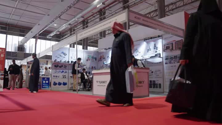 معرض متنوع يغطي الأجهزة، الأثاث، الحرف اليدوية، والمنتجات الصناعية, تعزيز التعاون التجاري بالرياض يوم ٢٢ من ديسمبرفى المملكة السعودية ، فرص تجارية واستثمارية واعدة, تجربة مباشرة لأحدث الهواتف والأجهزة الذكية فى معرض البيت الصيني