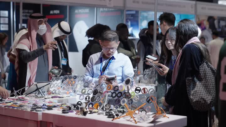 تعزيز التعاون التجاري بالرياض يوم ٢٢ من ديسمبرفى المملكة العربية السعودية ، استكشاف الأثاث والحرف اليدوية ، فرص تجارية واستثمارية واعدة ،اجهزة و هواتف فى معرض البيت الصيني