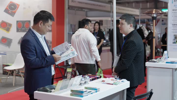 فرصة للتفاوض على السعر والطلب بالجملة والتصنيع الخاص, رابط مباشر بين المستورد السعودي والمصنع الصيني بدون وسيط, تعزيز التعاون التجاري بالرياض يوم ٢٢ من ديسمبرفى المملكة السعودية ،معرض البيت الصينى, فرص تجارية واستثمارية واعدة