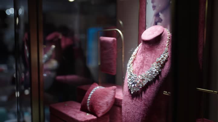 Highlighting identity and innovation, unique tasting experiences, upscale atmosphere inside the exhibition, enhancing commercial cooperation in Riyadh on December 22 in the Kingdom of Saudi Arabia, the Chinese House Exhibition, promising business and investment opportunities, a creative platform for fashion and design, direct interaction with visitors.