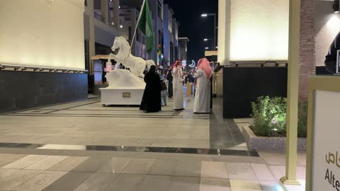 فعاليات معرض وهج فيلاجيو الخبر ليلاً