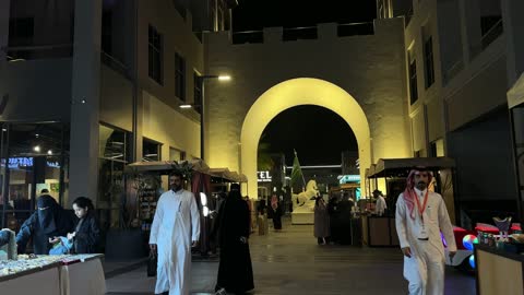 سوق بوليفارد الرياض الليلي والتسوق الخارجي
