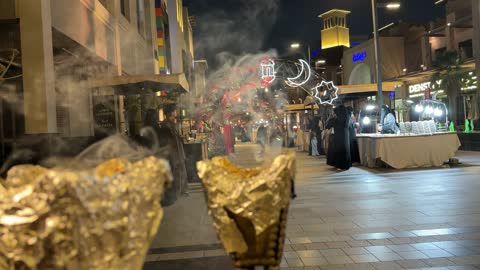 مبخرة بخور في معرض وهج فيلاجيو الشرقية ليلاً
