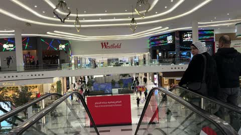 فيديو السلالم المتحركة في مول ويستفيلد الدمام