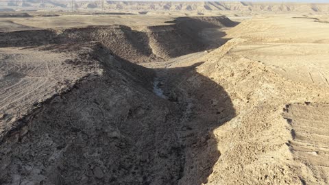 منظر جوي وادي صخري في الصحراء