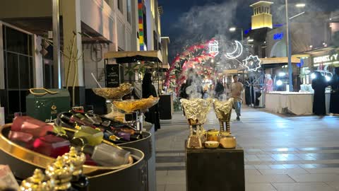 معرض وهج فيلاجيو الخبر لقطات ليلية للعطور والبخور