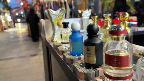 عرض عطور في معرض وهج فيلاجيو المنطقة الشرقية