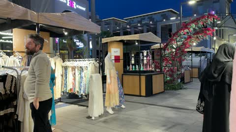 معرض وهج فيلاجيو الخبر تسوق ليلي في الهواء الطلق