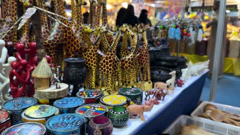 منحوتات خشبية يدوية في معرض إكسبو الظهران