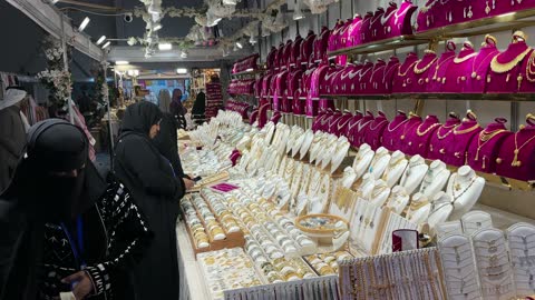 ركن مجوهرات ذهبية في معرض هلا فبراير إكسبو الظهران