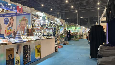 المتسوقون في معرض هلا فبراير إكسبو الظهران
