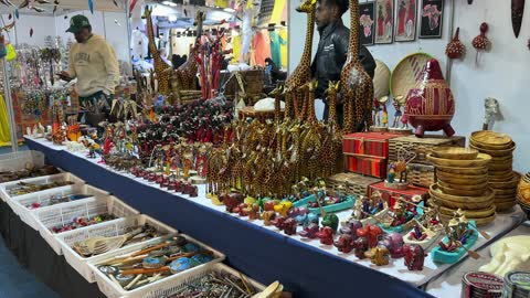 مشغولات يدوية أفريقية في معرض هلا فبراير إكسبو الظهران