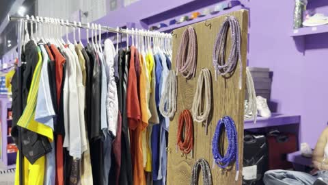 عرض ملابس الشارع في سنيكر كون بجدة