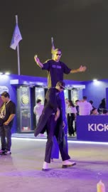 مهرجان سنيكر كون جدة استعراض ركائز خشبية ورقص شوارع