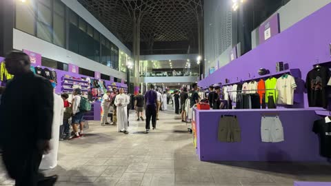 فعالية سنيكركون جدة تسوق ملابس وأحذية رياضية