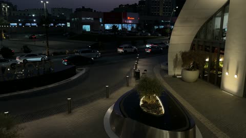 فيديو حركة المرور ليلاً في ساحة الخبر السعودية