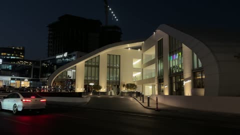 مجمع إكس الخبر تصوير ليلي للعمارة الحديثة