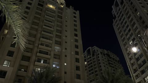 فيديو أبراج سكنية في ليالي إعمار بجدة ليلاً