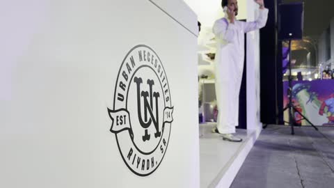 شعار أوربان نيسيسيتيز في حدث سنيكر كون جدة